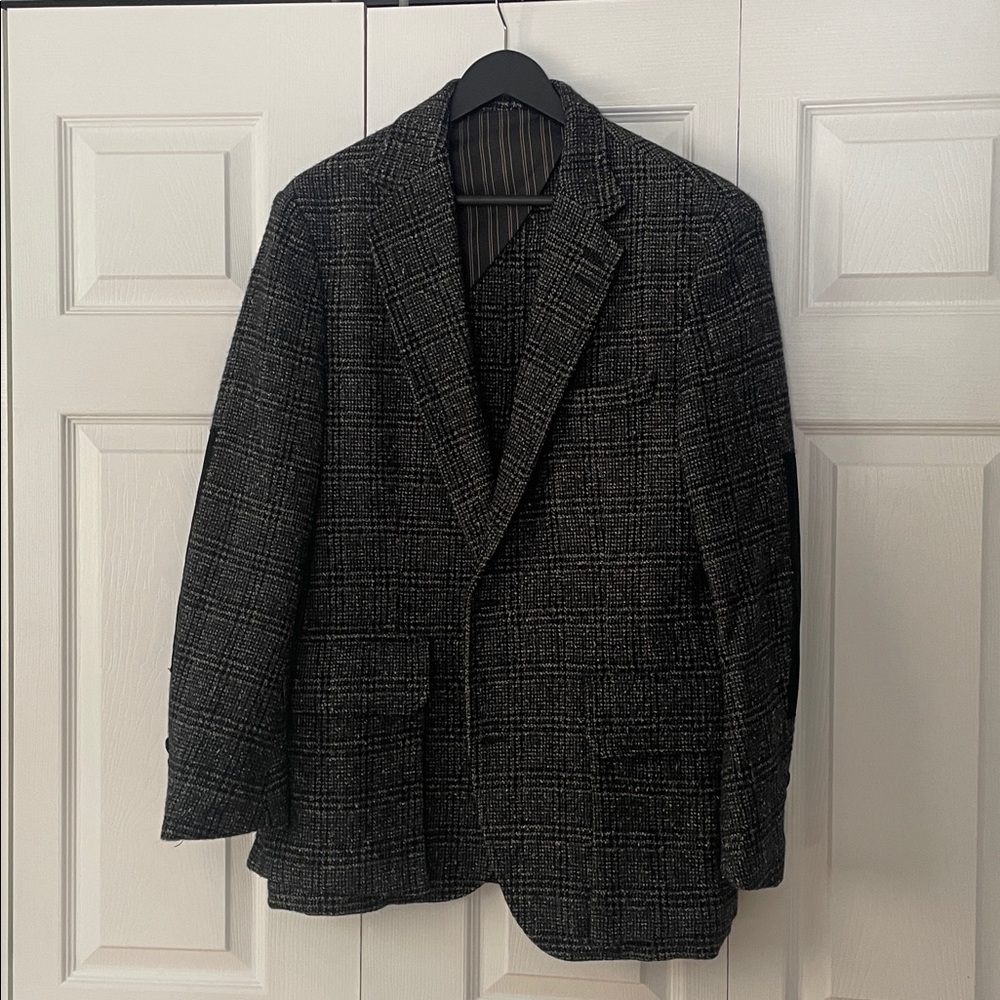 Unique Casual wool sport coat. 43R